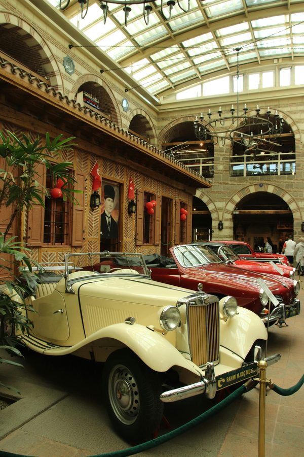 Louez une voiture de collection à Nice pour vos événements