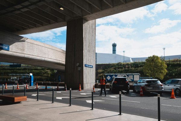 Parking à l'aéroport de Genève : retenir les essentiels avant de réserver